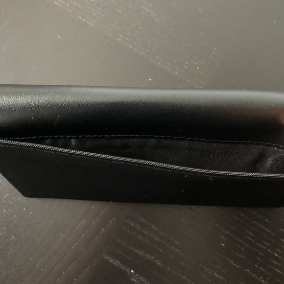 Used Wallet - Picture 3 of 5
